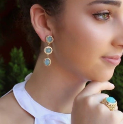 ANEL VOLUMOSO OVAL CRAVEJADO DE MINI ZIRCONIAS COM PEDRA NATURAL AGATHA NEGRA - Cordão de Luz Joias Finas