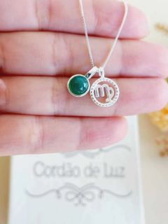 COLAR PRATA 925 SIGNO DE VIRGEM COM PEDRA NATURAL AGATHA VERDE - comprar online