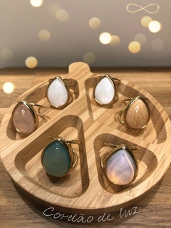 ANEL GOTA AJUSTÁVEL BANHO OURO COM PEDRA OPALINA - Cordão de Luz Joias Finas
