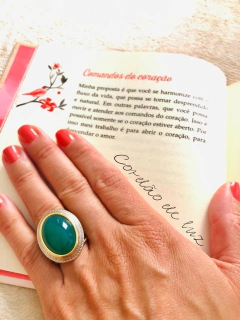 ANEL OVAL AJUSTÁVEL COM APLICAÇÕES DE RODIO BRANCO PEDRA NATURAL AGATHA VERDE - comprar online