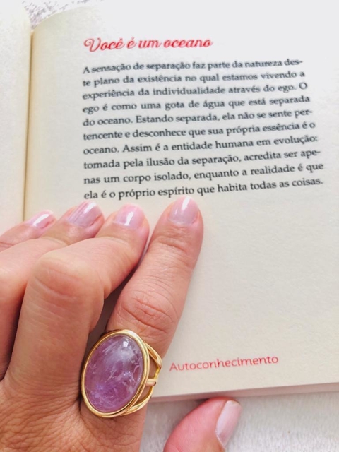 ANEL OVAL COM PEDRA NATURAL AMETISTA