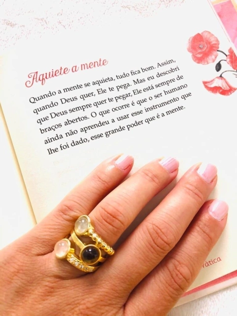 ANEL COM MIX DE PEDRAS NATURAIS