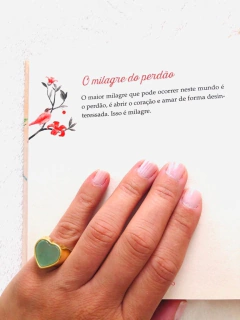ANEL BANHO OURO 18K CORAÇÃO COM PEDRA NATURAL QUARZTO VERDE