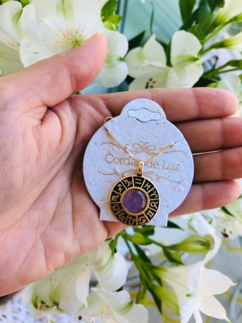 COLAR ZODÍACO COM PEDRA NATURAL AMETISTA