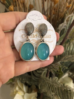 BRINCO EM PRATA ENVELHECIDA COM PEDRA NATURAL AGATHA AZUL