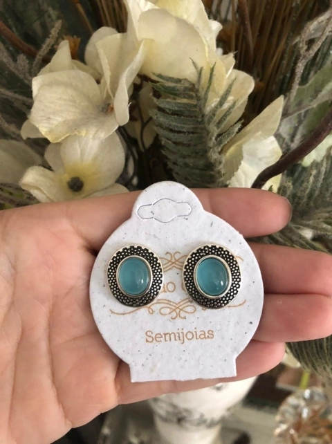 BRINCO EM PRATA ENVELHECIDA COM PEDRA NATURAL OVAL AGATHA AZUL CÉU