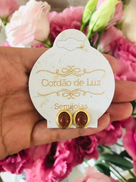 BRINCO MINI OVAL BANHO OURO 18K COM PEDRA NATURAL PEDRA DO SOL