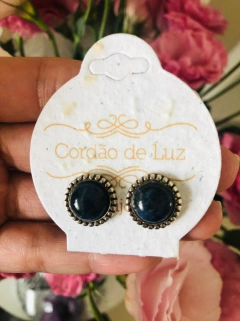 BRINCO EM PRATA ENVELHECIDA PEDRA NATURAL REDONDA SODALITA na internet