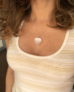 COLAR EM PRATA 925 CORAÇÃO EM SELENITA - Cordão de Luz Joias Finas