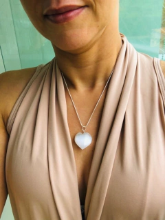 COLAR EM PRATA 925 CORAÇÃO EM SELENITA na internet