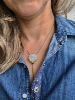 COLAR GRAVATINHA MOSAICO CONCHA NATURAL MADREPÉROLA - Cordão de Luz Joias Finas