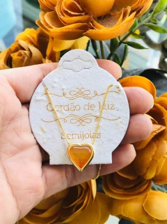 COLAR CORAÇÃO COM A PEDRA NATURAL AGATHA VERMELHA - comprar online