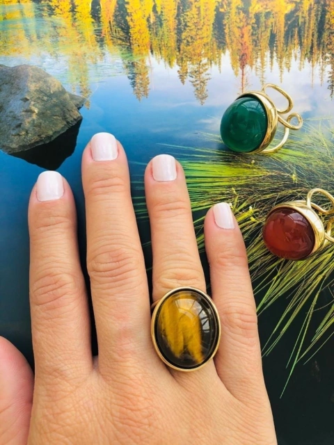 ANEL OVAL AJUSTÁVEL COM PEDRA NATURAL OLHO DE TIGRE