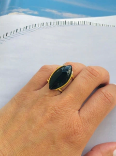 ANEL NAVETE AJUSTÁVEL COM PEDRA NATURAL AGATHA NEGRA - comprar online