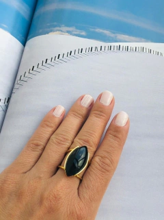 ANEL NAVETE AJUSTÁVEL COM PEDRA NATURAL AGATHA NEGRA