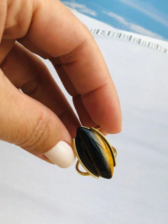 ANEL NAVETE AJUSTÁVEL COM PEDRA NATURAL OLHO DE TIGRE - Cordão de Luz Joias Finas