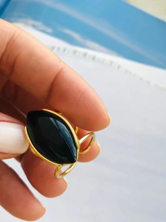 ANEL NAVETE AJUSTÁVEL COM PEDRA NATURAL OLHO DE TIGRE na internet