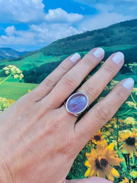 ANEL OVAL COM PEDRA NATURAL AMETISTA