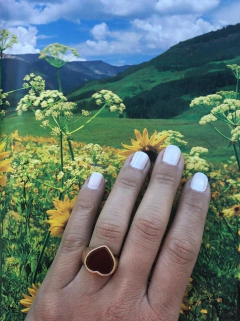 ANEL CORAÇÃO COM PEDRA NATURAL AGATHA VERMELHA - loja online