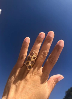 Imagem do ANEL COM APLICAÇÒES DE ZIRCÔNIAS E QUATRO PEDRAS NATURAIS AMETISTA