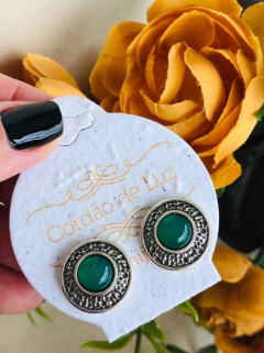 BRINCO PRATA ENVELHECIDA COM PEDRA NATURAL REDONDA AGATHA VERDE - comprar online