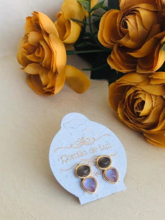 BRINCO BANHO OURO 18K PEDRAS NATURAIS FUME E AMETISTA na internet