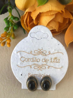 BRINCO MINI BANHO OURO 18K E RÓDIO NEGRO COM PEDRA NATURAL OBSIDIANA - comprar online