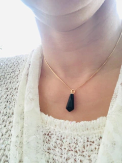 COLAR PRISMA GEOMÉTRICO PEDRA NATURAL AGATHA NEGRA na internet