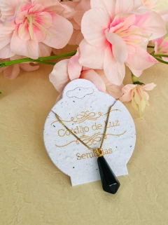 COLAR PRISMA GEOMÉTRICO PEDRA NATURAL AGATHA NEGRA