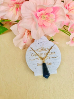 COLAR PRISMA GEOMÉTRICO PEDRA NATURAL SODALITA - Cordão de Luz Joias Finas