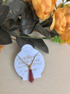 COLAR PRISMA GEOMÉTRICO PEDRA NATURAL AGATHA VERMELHA