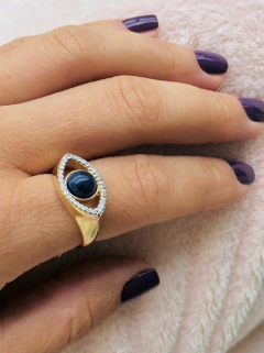 ANEL BANHO OURO 18K OLHO GREGO COM ZIRCÔNIAS BRANCAS COM PEDRA NATURAL SODALITA - Cordão de Luz Joias Finas