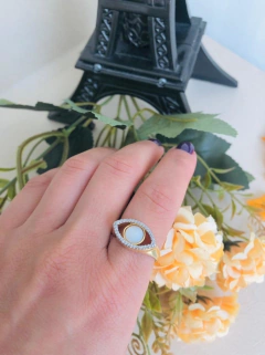 ANEL OLHO GREGO COM ZIRCÔNIAS BRANCAS MADREPÉROLA - comprar online