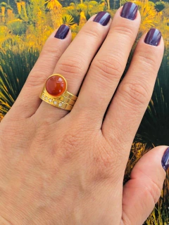 ANEL COM APLICAÇÕES DE ZIRCÔNIAS EM FORMATO DE ESTRELAS PEDRA NATURAL AGATHA VERMELHA na internet