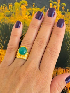 ANEL COM APLICAÇÕES DE ZIRCÔNIAS EM FORMATO DE ESTRELAS PEDRA NATURAL AGATHA VERDE - comprar online