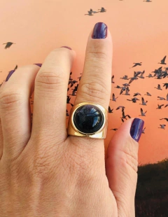 ANEL VOLUMOSO REDONDO COM PEDRA NATURAL ESTRELA