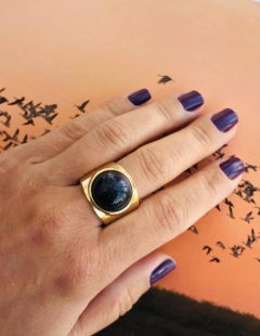 ANEL VOLUMOSO REDONDO COM PEDRA NATURAL ESTRELA - Cordão de Luz Joias Finas