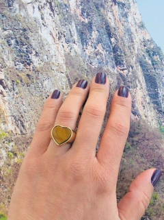 ANEL CORAÇÃO COM PEDRA NATURAL OLHO DE TIGRE