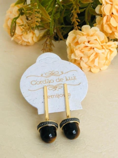 BRINCO EDIÇÃO OURO E RÓDIO NEGRO COM A PEDRA NATURAL OLHO DE TIGRE - Cordão de Luz Joias Finas