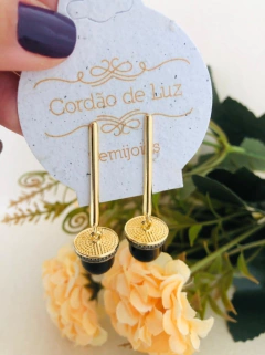 BRINCO EDIÇÃO OURO E RÓDIO NEGRO COM A PEDRA NATURAL OLHO DE TIGRE - comprar online