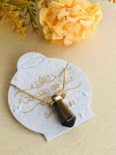 COLAR PRISMA GEOMÉTRICO BANHO OURO 18K OLHO DE TIGRE