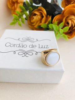 ANEL VOLUMOSO REDONDO CONCHA NATURAL MADREPÉROLA - Cordão de Luz Joias Finas