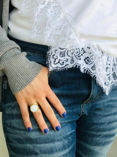 ANEL VOLUMOSO REDONDO CONCHA NATURAL MADREPÉROLA - comprar online