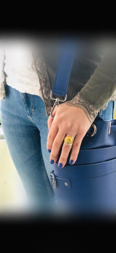 ANEL VOLUMOSO REDONDO PEDRA NATURAL HOWLITA AMARELA