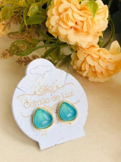 BRINCO GOTA COM PEDRA NATURAL AGATHA AZUL CÉU - Cordão de Luz Joias Finas