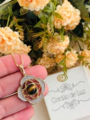 COLAR FLOR DE LOTUS COM PEDRA NATURAL OLHO DE TIGRE