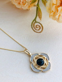 COLAR FLOR DE LOTUS COM PEDRA NATURAL OLHO DE TIGRE - Cordão de Luz Joias Finas