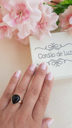 ANEL GOTA PEQUENA AJUSTÁVEL COM PEDRA NATURAL AGATHA NEGRA