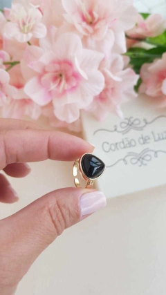 ANEL GOTA PEQUENA AJUSTÁVEL COM PEDRA NATURAL AGATHA NEGRA - comprar online