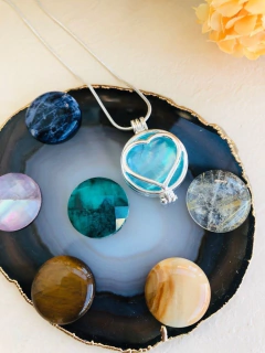 COLAR RELICÁRIO CÁPSULA PRATA 925 CORAÇÃO COM 7 PEDRAS NATURAIS - Cordão de Luz Joias Finas